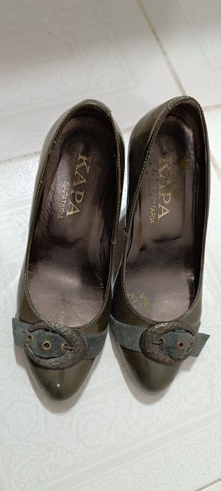 Sapatos de senhora cinza tamanho 35. Usado