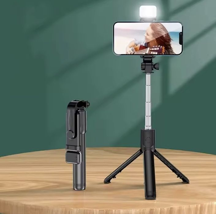 Штатив для телефона селфи-палка с подсветкой и чехолом