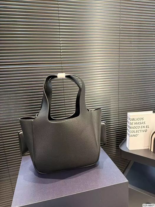 Жіноча сумка Prada