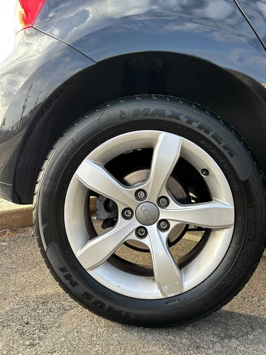 Carro impecável sempre bem estimado
