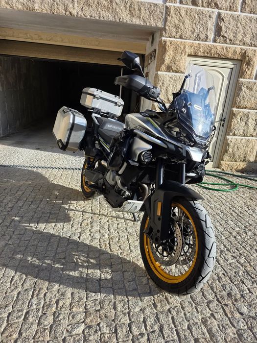 CF Moto 800MT