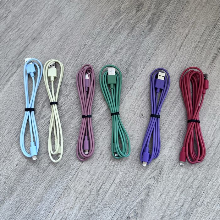 Яскраві кабелі USB — Lightning (для iPhone / iPad)