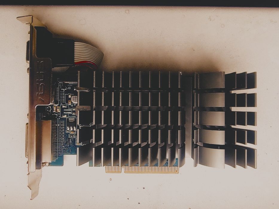 Asus Nvidia GT730 1 ГБ ddr3 НЕ справна
