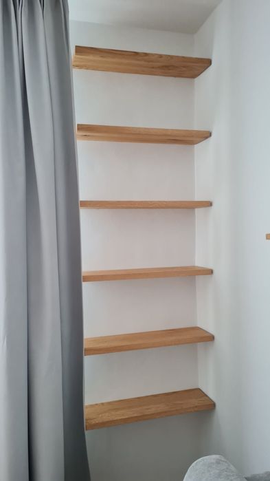 Półki dębowe, niewidoczny montaż