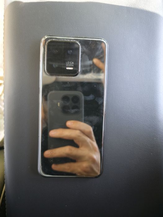 Xiaomi 13 5G (Versão Global) (não é o 13T é o 13 que é muito superior) com Carregador Original 67w -- Em excelente estado (SEM CAIXA)