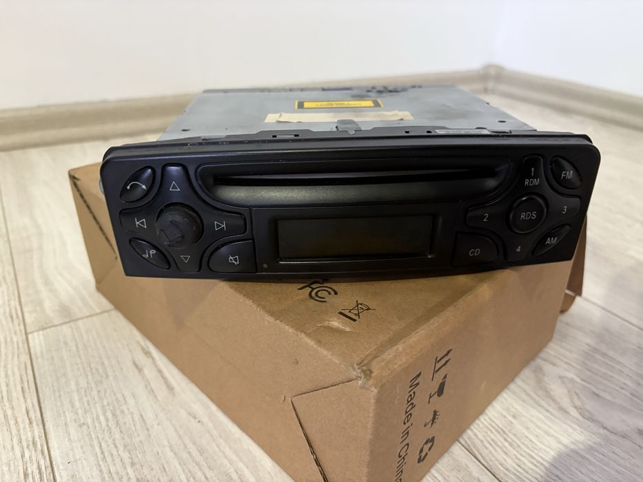 Fabryczne radio Mercedes CL203, W203