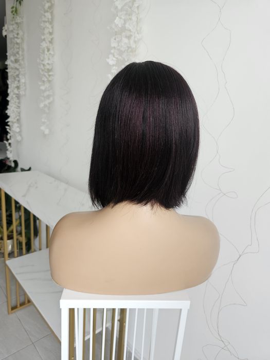 Peruka Anna long bob włosy naturalne kolor czarny bordo refleksy