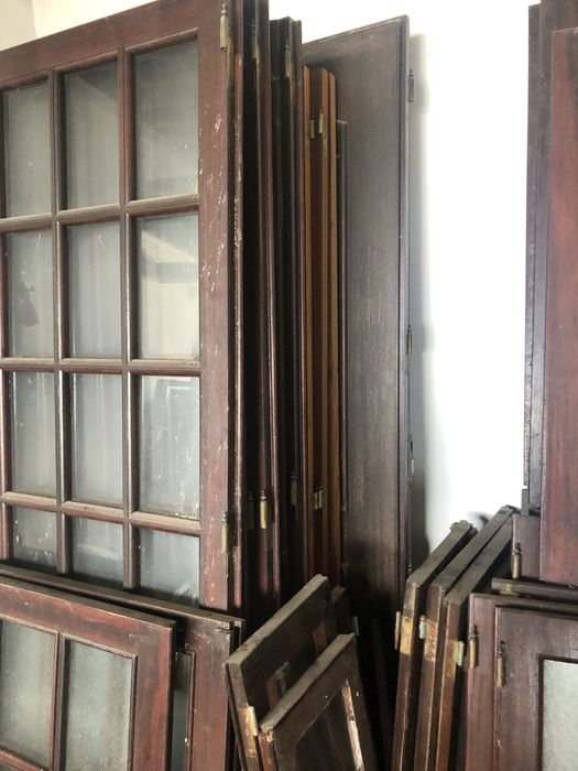 Janelas rusticas de madeira