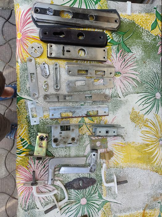 Дверные ручки,накладки на замки: 5 грн. - Вікна / двері / скло ...