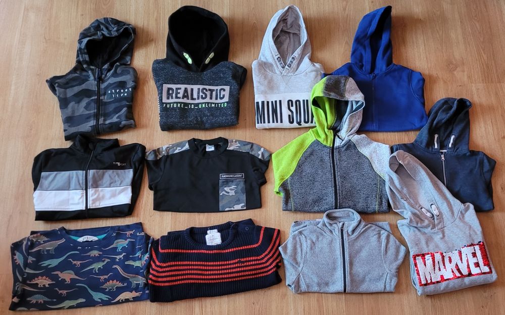 Zestaw bluz i swetrów dla chłopca rozm.134-140