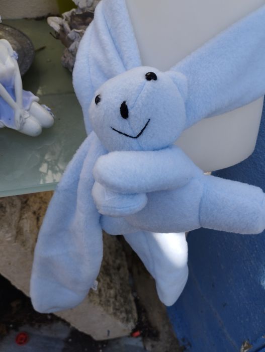 Cachecol de bébé com ursinho. Novo .