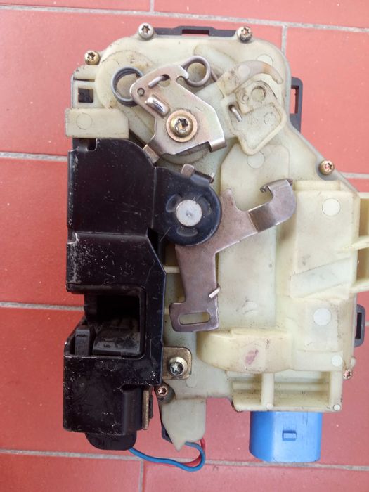 Fechadura Porta Frente ESQUERDA VW Polo 9N Seat Ibiza 6L