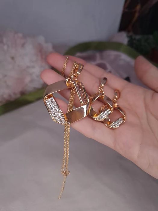 Комплект золотих прикрас