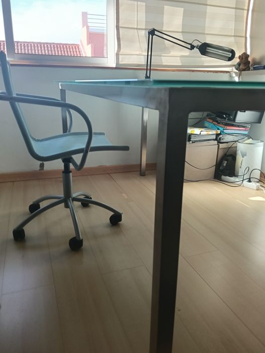 Secretária/mesa de trabalho em aço e vidro