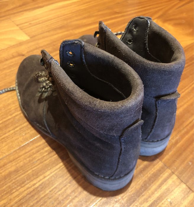 Botas de caminhada em camurça