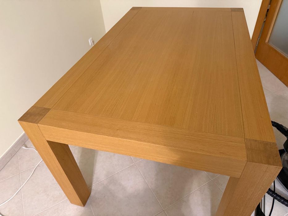 Mesa de madeira maciça