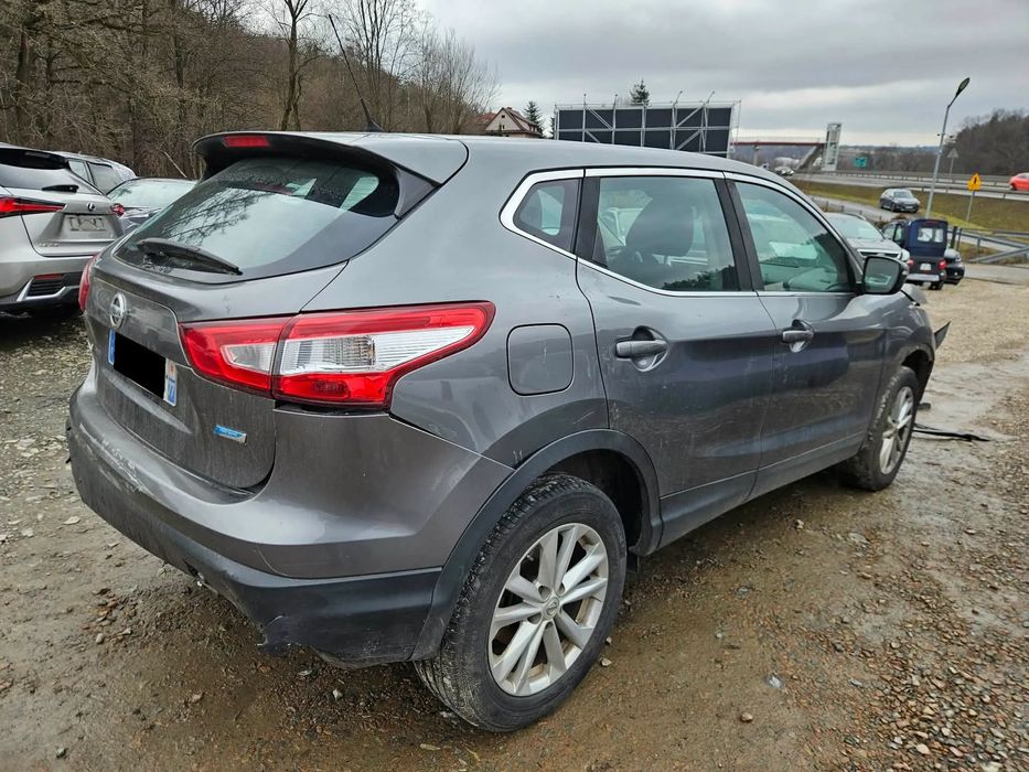 Nissan Qashqai 1.5 DCI 110kM  2015 rok  Francja / uszkodzony  / poduszki całe