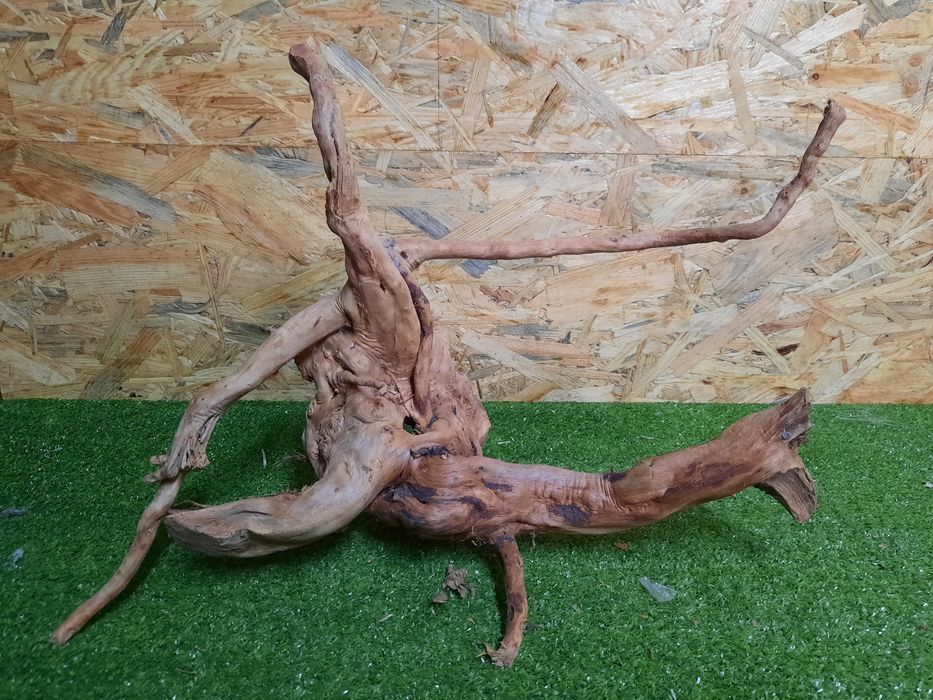 Korzeń do akwarium Red Moore Wood nr 840 o wymiarach 47/25/32