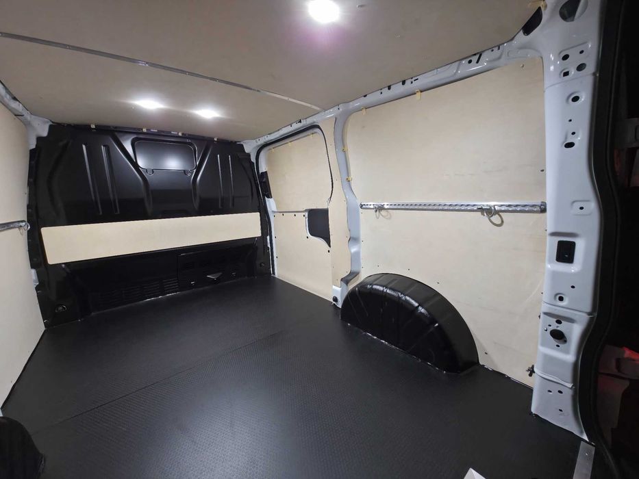 Zabudowa zabezpieczenie ze sklejki Ford Transit Custom van