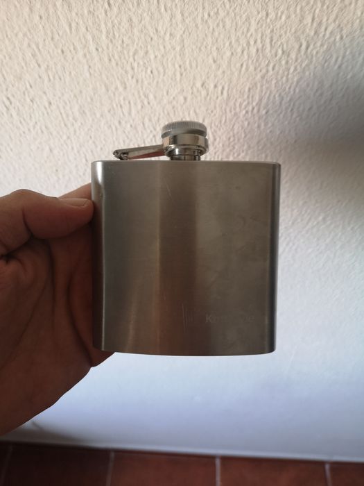 Garrafa de bolso em inox  180ml