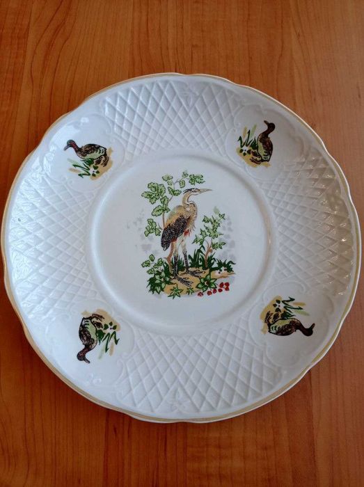 Блюдо фарфорове з орнаментом