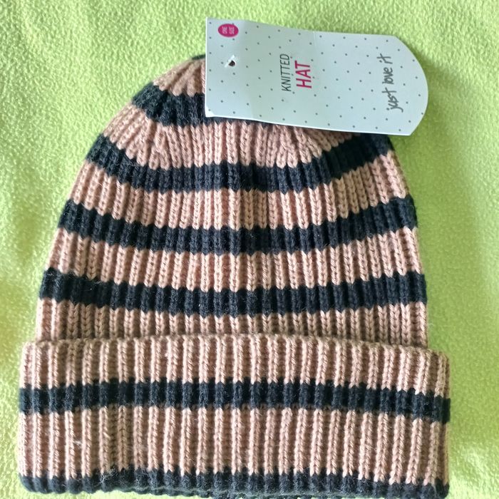 Nowa czapka  beanie-uniwersalna