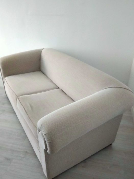 Sofá estufado de novo sem uso