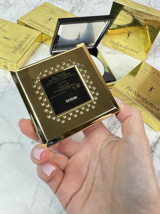 Компактна прозора пудра для обличчя Yves Saint Laurent Universal