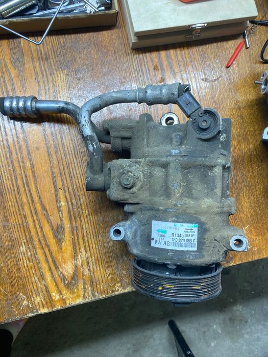 Компресор кондиціонера (AC Compressor)