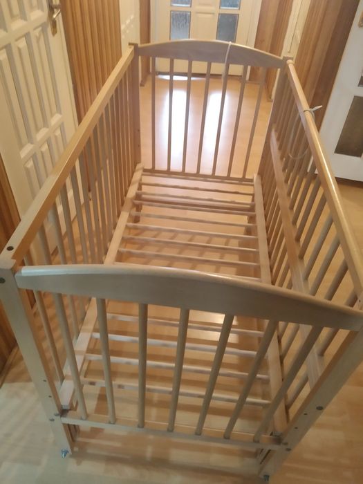 Дерев'яне ліжечко