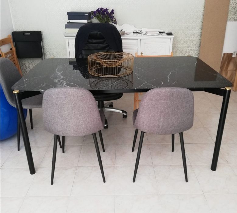 Mesa de mármore à medida