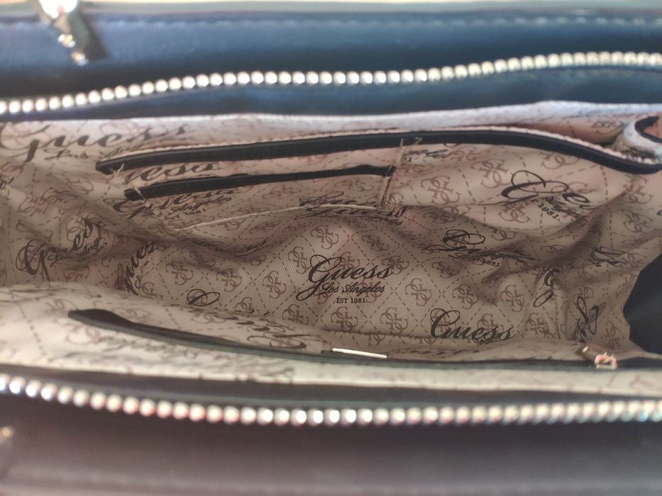 Mala marca Guess
