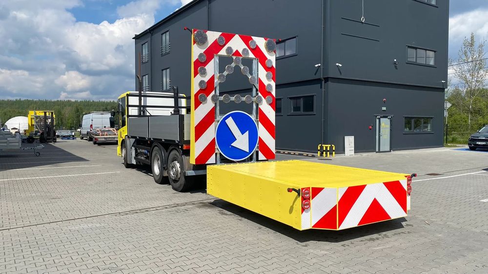 Mercedes-Benz ECONIC 2633  Mercedes-Benz ECONIC 2633 TMA z poduszką zderzeniową SŁUŻBA DROGOWA