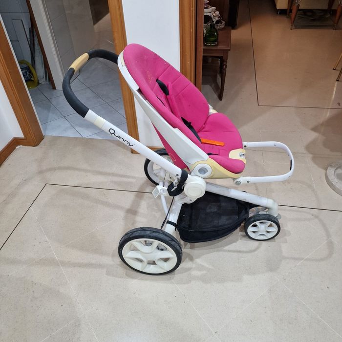 Carrinho de Bebé e Cadeira da Quinny