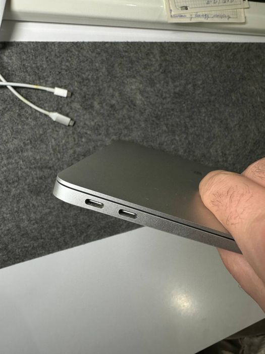 MacBook Air M1 (2020)