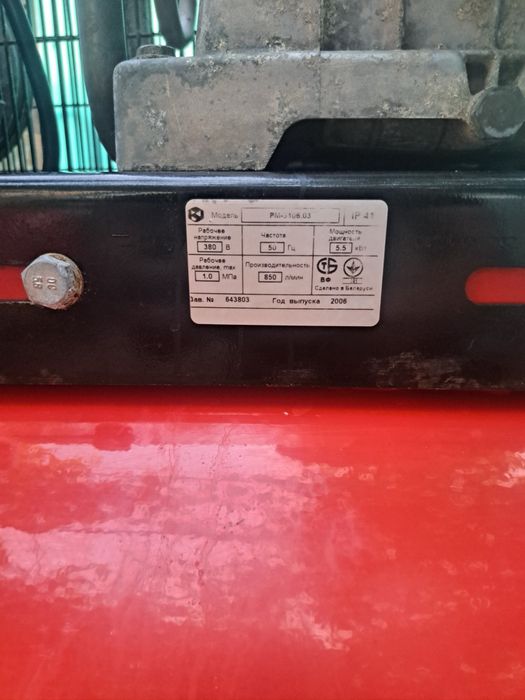 Большой промышленный поршневой компрессор Remeza RM-3106.03.