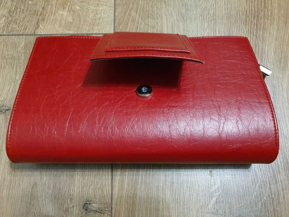 Czerwona kopertówka na wesele, imprezę