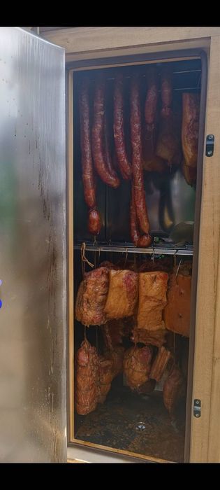 Домашнє копчене сало та ковбаса