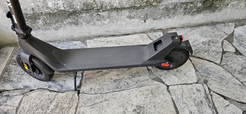 Trotinete Elétrica Xiaomi Electric Scooter 4 Lite (2nd Gen) – 300W – Excelente Estado