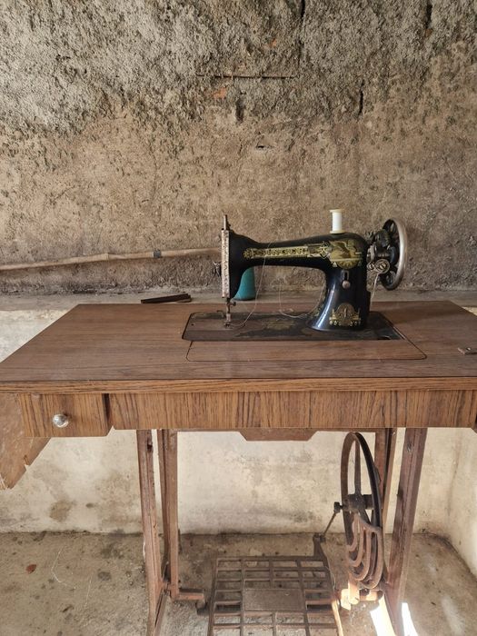 Máquina de costura Singer antiga
