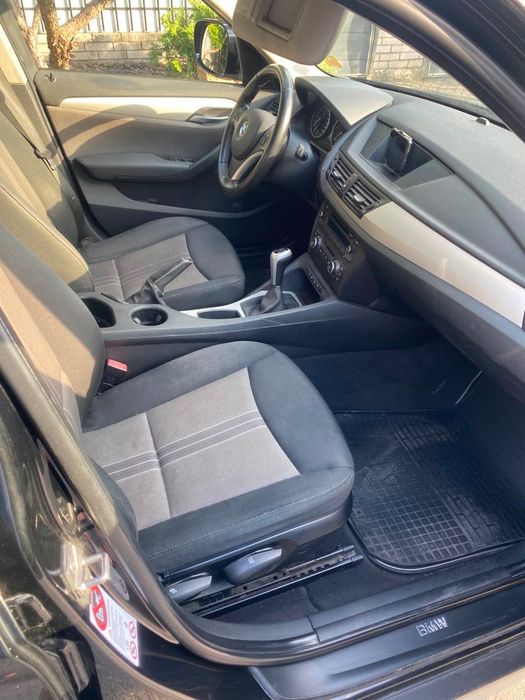 Продаж BMW X1 2011 року