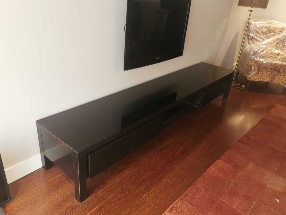 Móvel TV com vidro de proteção