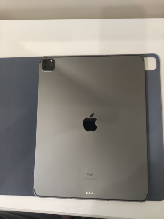 Ipad pro 12.9 5gen 256   Идеальное состояние. Планшет+чехол+кабель.