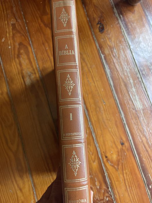 Biblia 8 volumes da editora abril São Paulo