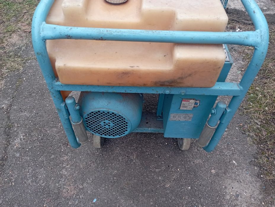 Продам  генератор Honda