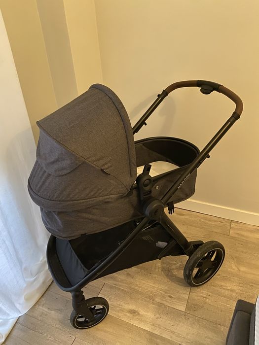 Carrinho Maxi Cosi com ovo