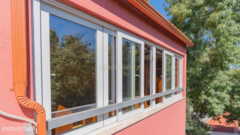 Moradia T5 à venda na Vila de Oeiras — Conforto, luminosidade e locali