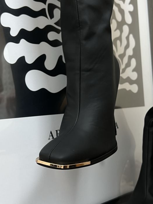 Сапоги на великому каблуці