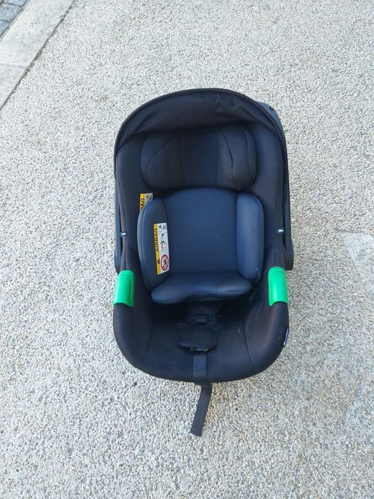 Cadeira auto para bebé como nova e Impecavel 40€ .