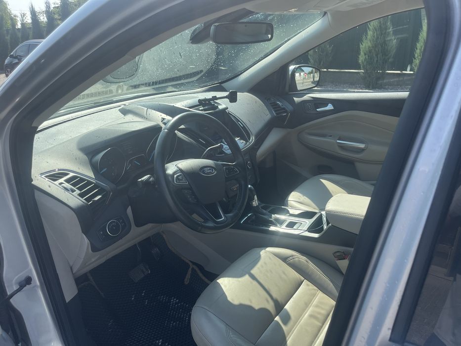 Продаю Ford Escape
